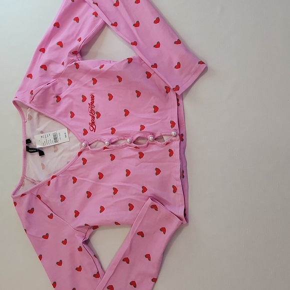 Local Heroes Strawberry Heart Pink Crop Top. Size L - Picture 6 of 10